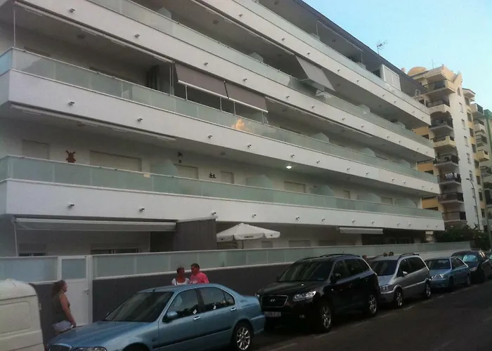 Cala Blanca Solo Familias Гандия
